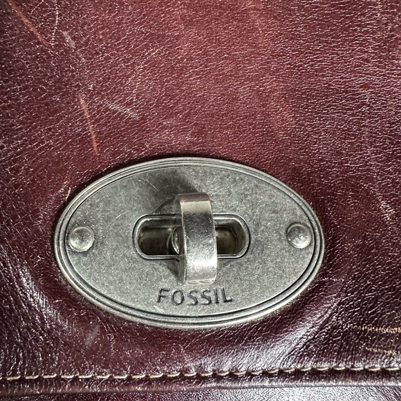 Fossil Leather Shoulder Bag Burgundy Turn Lock Key Charm Librarian core Vintage - Picture 4 of 7